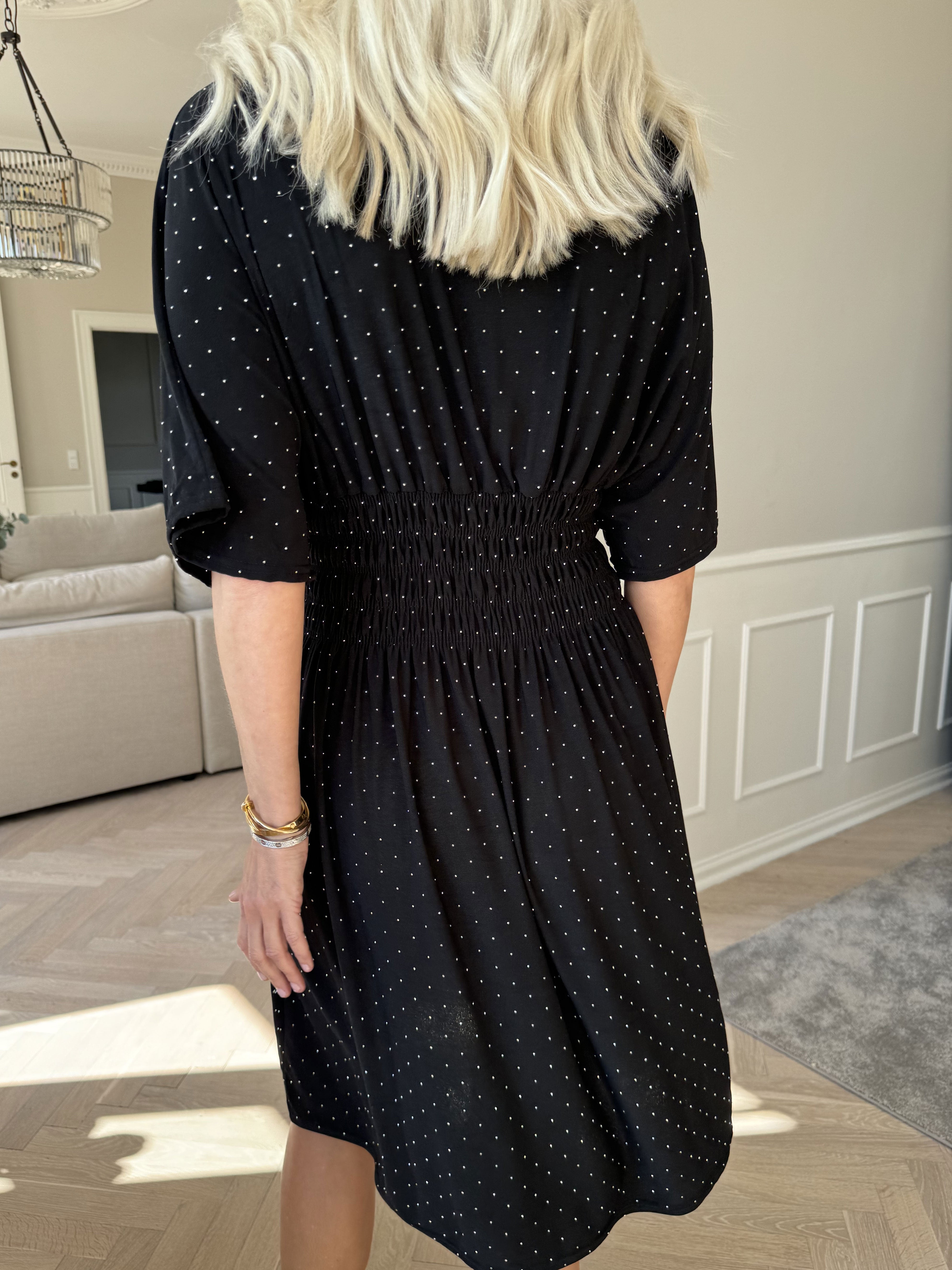 Pams Crystal Short - Kort elastisk kjole med similisten